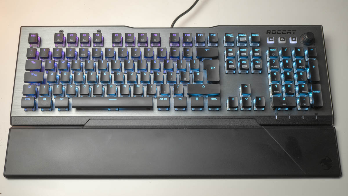 Roccat Vulkan 120 AIMO