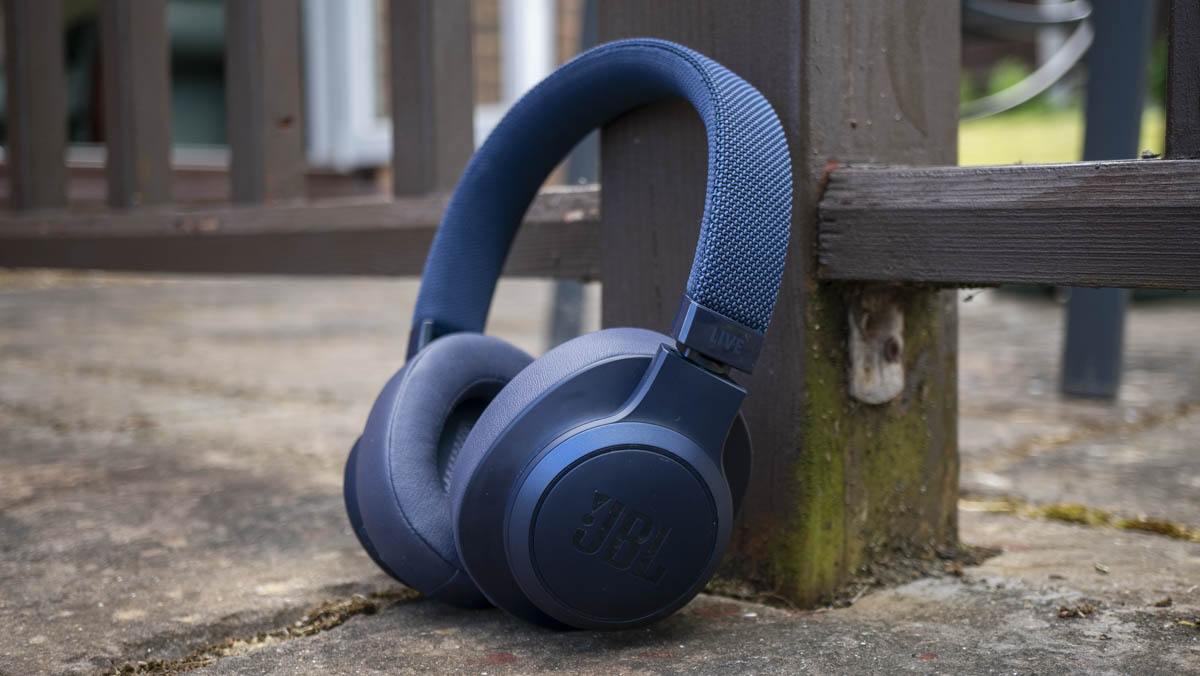 JBL LIVE500BT Bluetooth headphones
