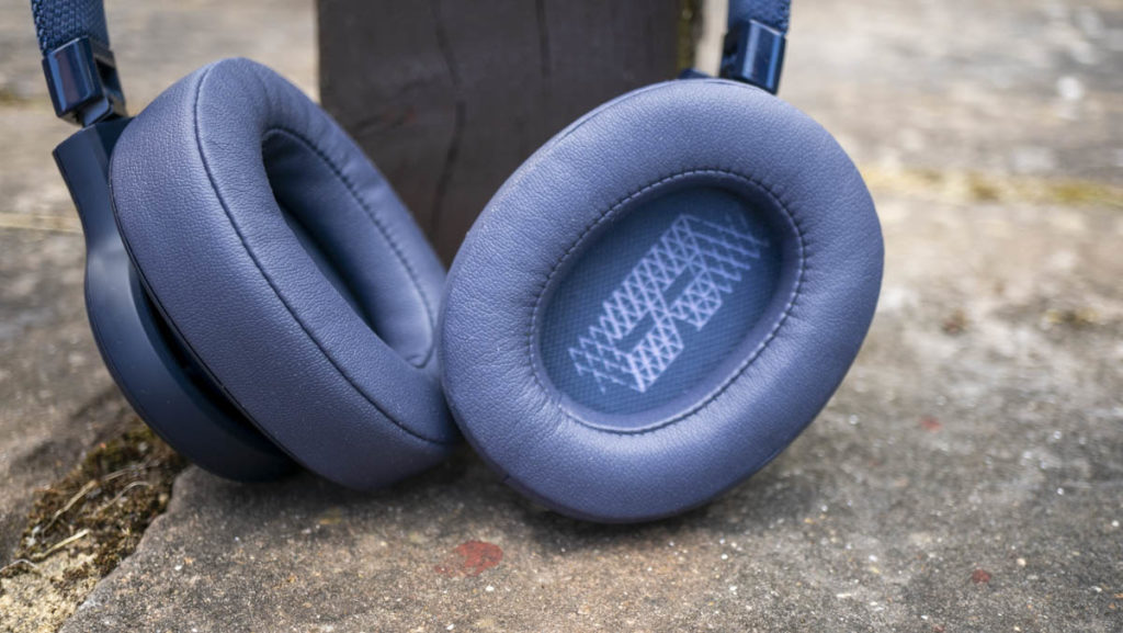 JBL LIVE500BT Bluetooth headphones